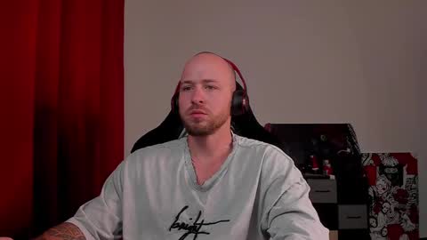 Snapshot of why_you_so_serious chatting on 03.04.25 VI online show from 03.04.25