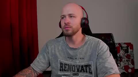 Snapshot of why_you_so_serious chatting on 03.11.25 VI online show from 03.11.25