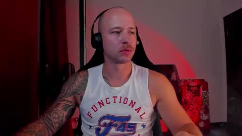 Snapshot of why_you_so_serious chatting on 09.10.25 VI online show from 09.10.25