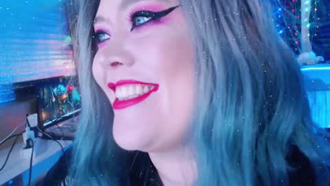 Snapshot of wickedxqueen chatting on 01.13.25 Laura online show from 01.13.25