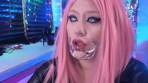 Snapshot of wickedxqueen chatting on 03.02.25 Laura online show from 03.02.25