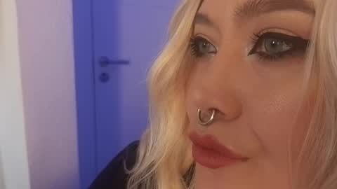 Snapshot of wickedxqueen chatting on 10.17.25 Laura online show from 10.17.25