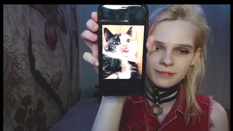 Snapshot of wicky_hey chatting on 03.01.25 Victoria online show from 03.01.25