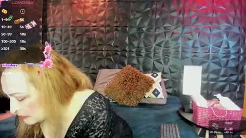 Snapshot of wife_mature chatting on 01.07.25 sussy online show from 01.07.25