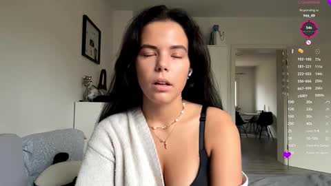 Snapshot of wildahankin chatting on 11.16.25 Mia online show from 11.16.25