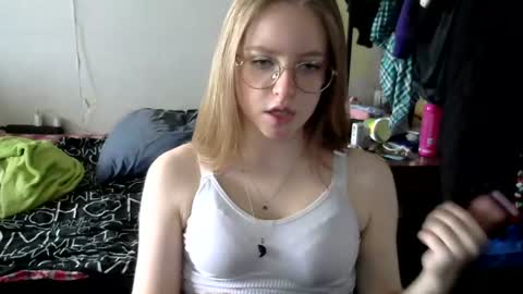 Snapshot of willenasow chatting on 07.14.26 Olivia online show from 07.14.26