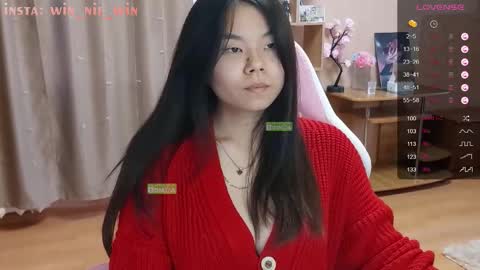 Snapshot of win_nie chatting on 09.17.25 Winnie online show from 09.17.25