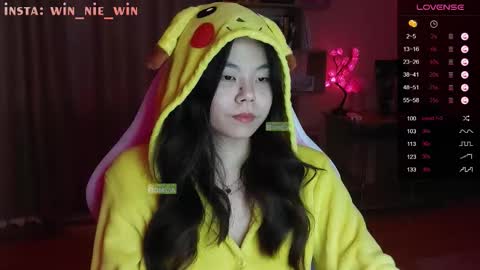 Snapshot of win_nie chatting on 10.05.25 Winnie online show from 10.05.25