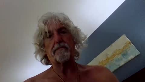 Snapshot of winedog2020 chatting on 05.08.26 Gundja Man online show from 05.08.26