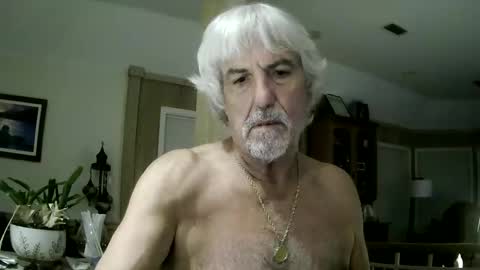 Snapshot of winedog2020 chatting on 05.27.26 Gundja Man online show from 05.27.26
