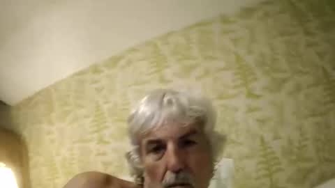 Snapshot of winedog2020 chatting on 06.07.26 Gundja Man online show from 06.07.26