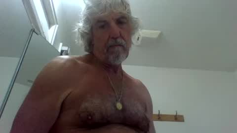 Snapshot of winedog2020 chatting on 06.15.26 Gundja Man online show from 06.15.26