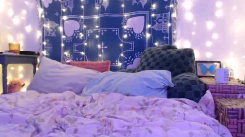 Snapshot of wingardiumleveveosa chatting on 12.05.24 Eevie online show from 12.05.24