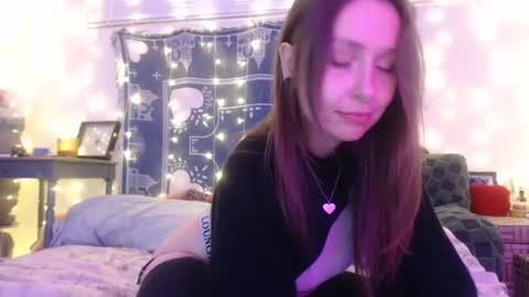 Snapshot of wingardiumleveveosa chatting on 12.14.24 Eevie online show from 12.14.24