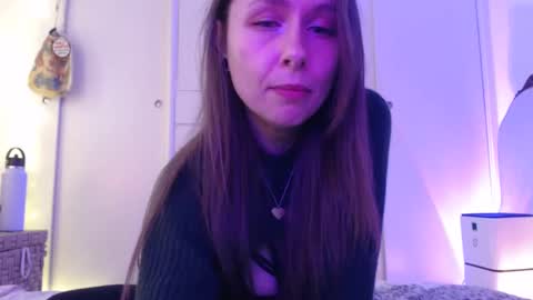 Snapshot of wingardiumleveveosa chatting on 01.10.25 Eevie online show from 01.10.25