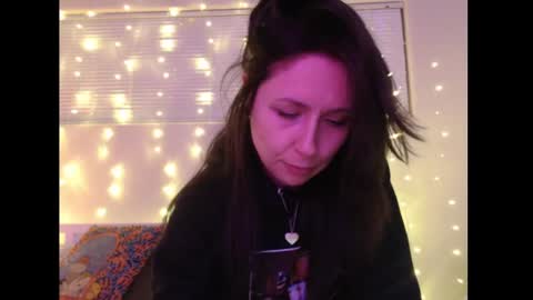 Snapshot of wingardiumleveveosa chatting on 01.26.25 Eevie online show from 01.26.25