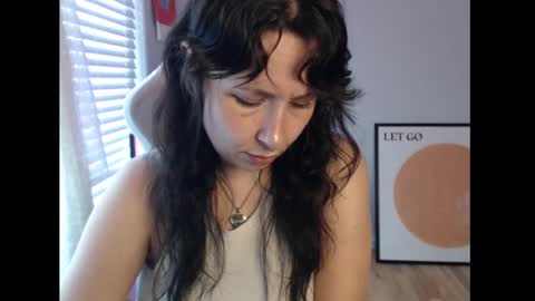 Snapshot of wingardiumleveveosa chatting on 09.25.25 Eevie online show from 09.25.25