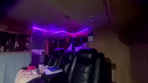 Snapshot of wingnuttowerguy chatting on 04.08.26 wingnuttowerguy online show from 04.08.26