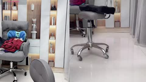 Snapshot of wink_weiwei chatting on 04.16.26 CN WEIWEI online show from 04.16.26