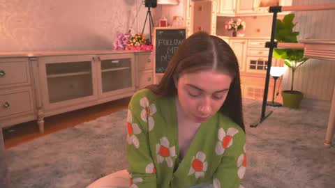 Snapshot of winnieriedesel chatting on 04.14.26 Lillian online show from 04.14.26