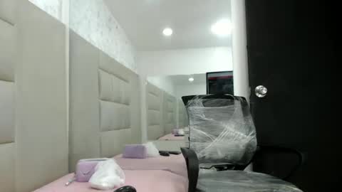 Snapshot of winnybarness chatting on 11.15.25 WinnyBarness online show from 11.15.25