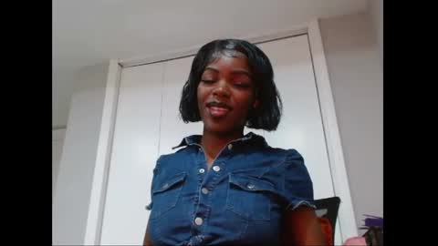 Snapshot of wishhwashy22 chatting on 01.14.26 Chanel online show from 01.14.26