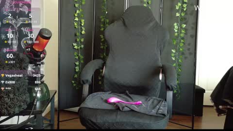 Snapshot of witchybunny chatting on 01.26.25 Amanda online show from 01.26.25