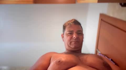 Snapshot of witebull83 chatting on 03.26.26 Witebull online show from 03.26.26