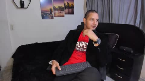 Snapshot of wncmodels chatting on 12.22.25 Magnus Dark independent model online show from 12.22.25