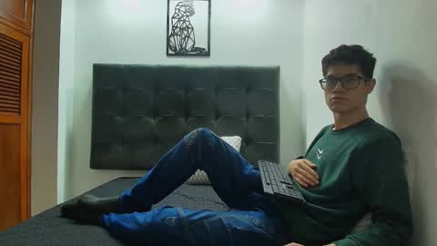 Snapshot of wolfan_sky chatting on 02.03.25 W O L F online show from 02.03.25