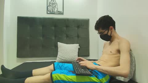 Snapshot of wolfan_sky chatting on 02.04.25 W O L F online show from 02.04.25