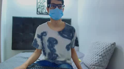 Snapshot of wolfan_sky chatting on 02.11.25 W O L F online show from 02.11.25