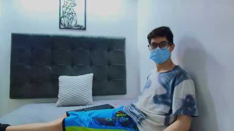 Snapshot of wolfan_sky chatting on 02.11.25 W O L F online show from 02.11.25