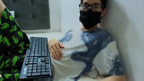 Snapshot of wolfan_sky chatting on 02.18.25 W O L F online show from 02.18.25