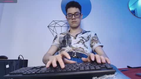 Snapshot of wolfan_sky chatting on 09.12.25 W O L F online show from 09.12.25