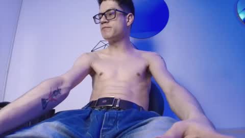 Snapshot of wolfan_sky chatting on 09.13.25 W O L F online show from 09.13.25