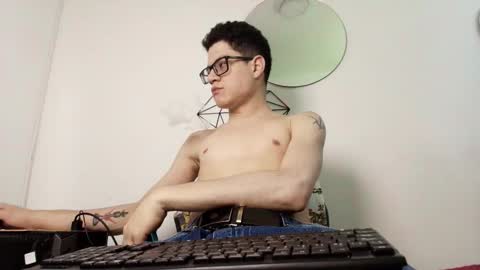 Snapshot of wolfan_sky chatting on 09.20.25 W O L F online show from 09.20.25