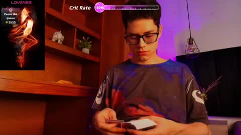 Snapshot of wolfan_sky chatting on 10.03.25 W O L F online show from 10.03.25