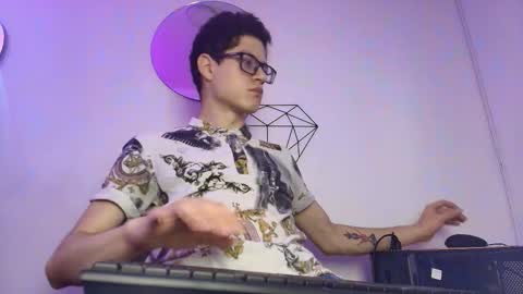 Snapshot of wolfan_sky chatting on 10.22.25 W O L F online show from 10.22.25