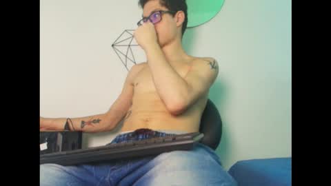 Snapshot of wolfan_sky chatting on 10.27.25 W O L F online show from 10.27.25