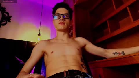 Snapshot of wolfan_sky chatting on 10.29.25 W O L F online show from 10.29.25