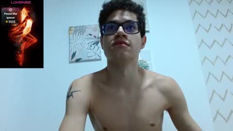 Snapshot of wolfan_sky chatting on 11.11.25 W O L F online show from 11.11.25