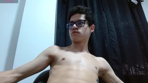 Snapshot of wolfan_sky chatting on 11.12.25 W O L F online show from 11.12.25