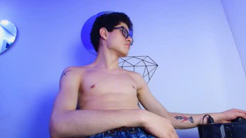 Snapshot of wolfan_sky chatting on 11.20.25 W O L F online show from 11.20.25