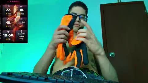 Snapshot of wolfan_sky chatting on 11.28.25 W O L F online show from 11.28.25