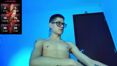 Snapshot of wolfan_sky chatting on 11.29.25 W O L F online show from 11.29.25