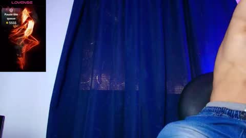 Snapshot of wolfan_sky chatting on 12.17.25 W O L F online show from 12.17.25