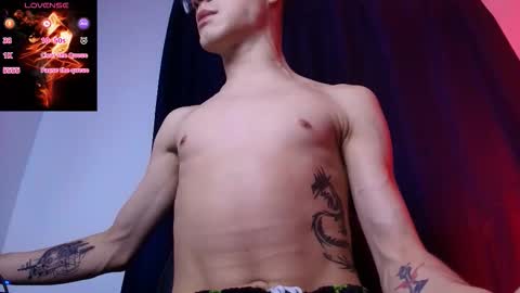 Snapshot of wolfan_sky chatting on 01.08.26 W O L F online show from 01.08.26