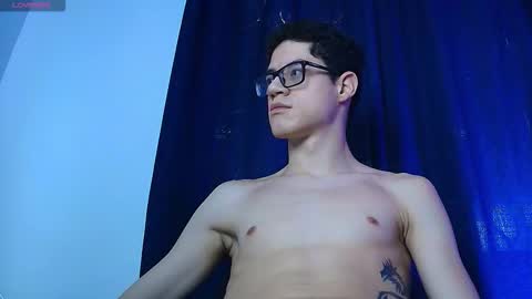 Snapshot of wolfan_sky chatting on 01.12.26 W O L F online show from 01.12.26