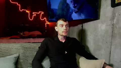 Snapshot of wolfhoff chatting on 06.21.26 wolfhoff online show from 06.21.26